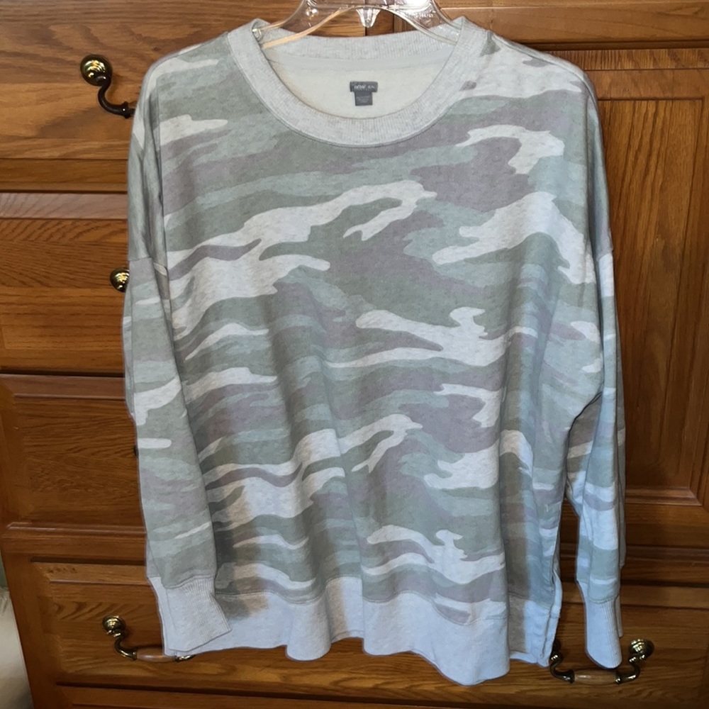 Aerie Ladies sweatshirt